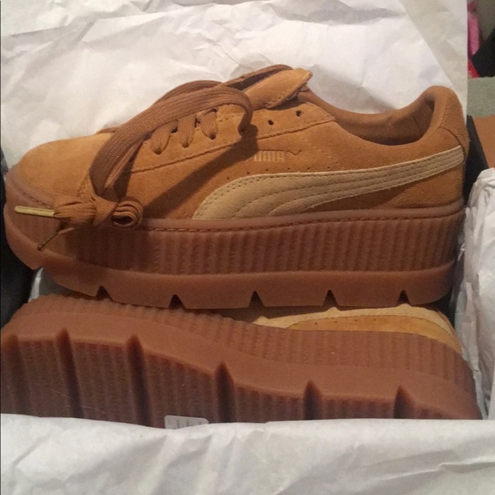 Fenty Creepers
$100 $160 Size: 8.5 Puma
Never worn FENTY CREEPERS